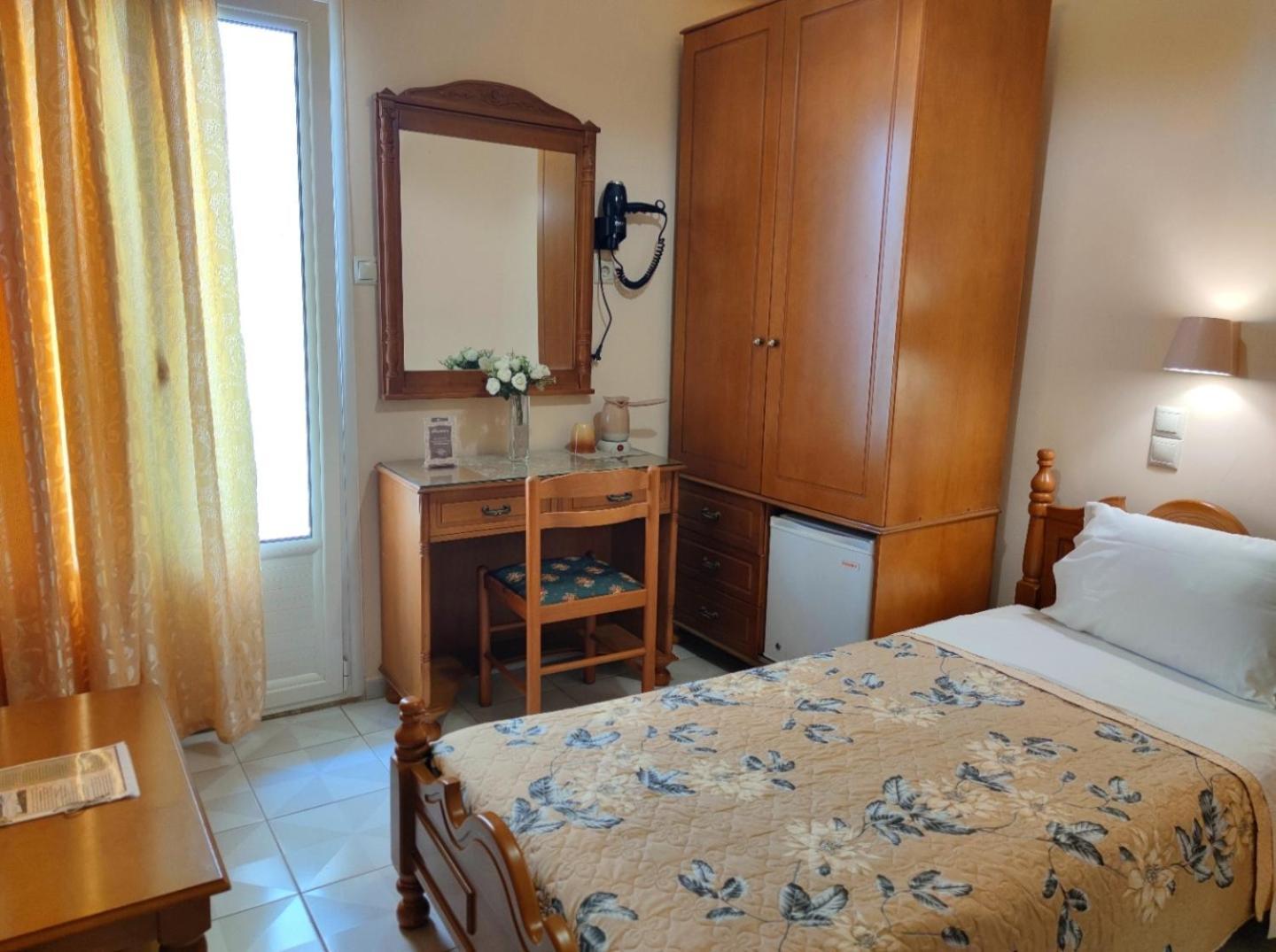 Hotel Anagennisis Frý Екстериор снимка